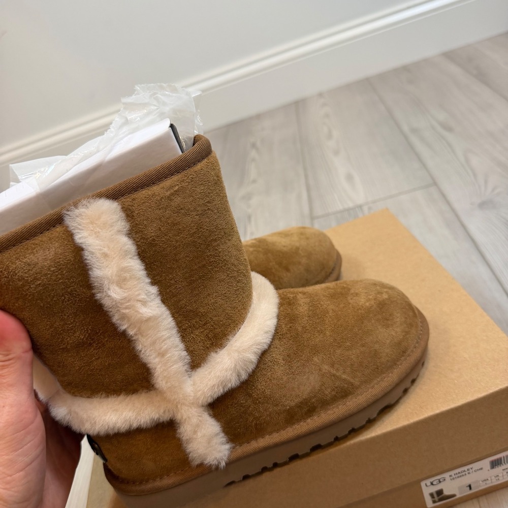 NEW UGG Kids Hadley Chestnut Suede Water Resistant Boots Size 1 1010253 K/CHE - Picture 6 of 9